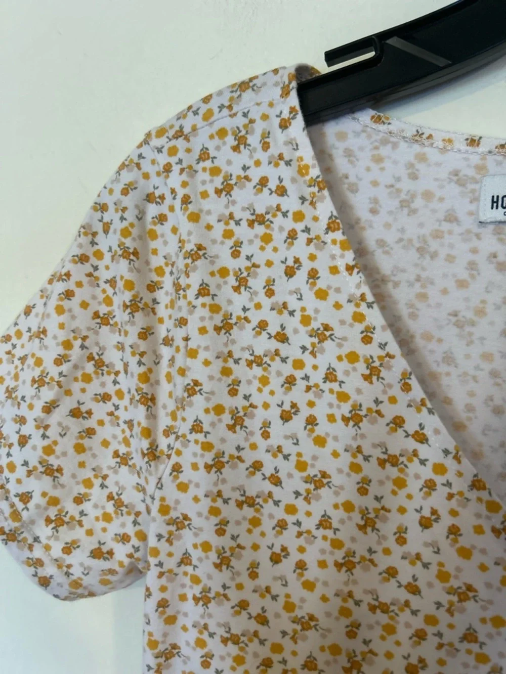 Hollister Yellow Floral Ditsy Wrap Mini Dress V-Neck Short Sleeve White Medium